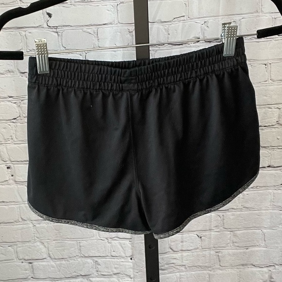 Under Armour Track Shorts Size Extra Small - Picture 2 of 4